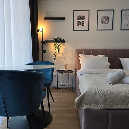 Waterfront King's Apartment *