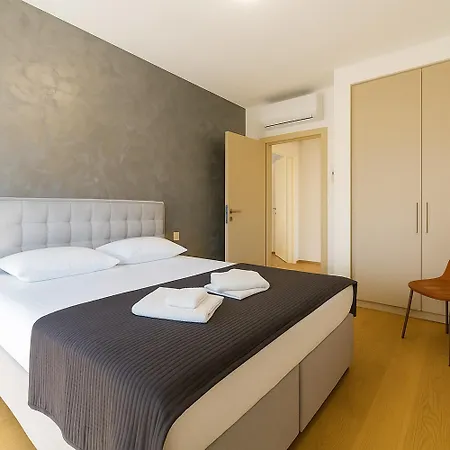 Waterfront King's Apartment Belgrade